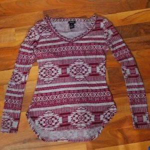 Light weight sweater. Size XS (used)